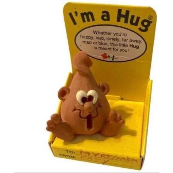 Vintage Hug Figurine Novelty Kitsch Stocking Stuffer in Packaging - Picture 1 of 11